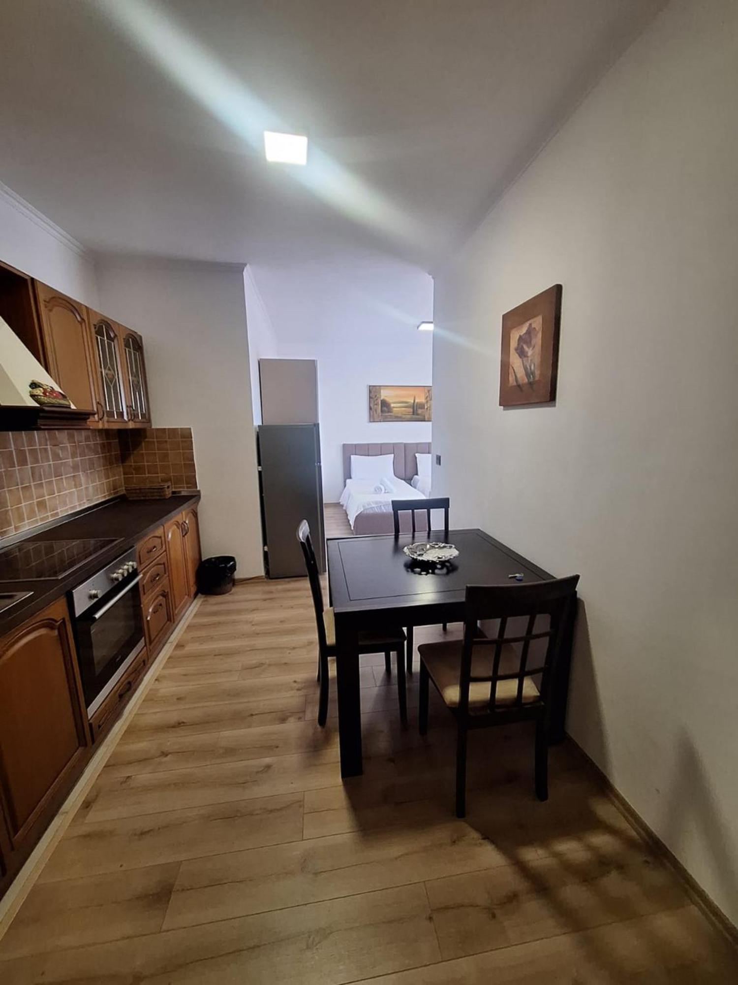 Albania Apartment Near Tirana City Center Double Or Twin Bed מראה חיצוני תמונה