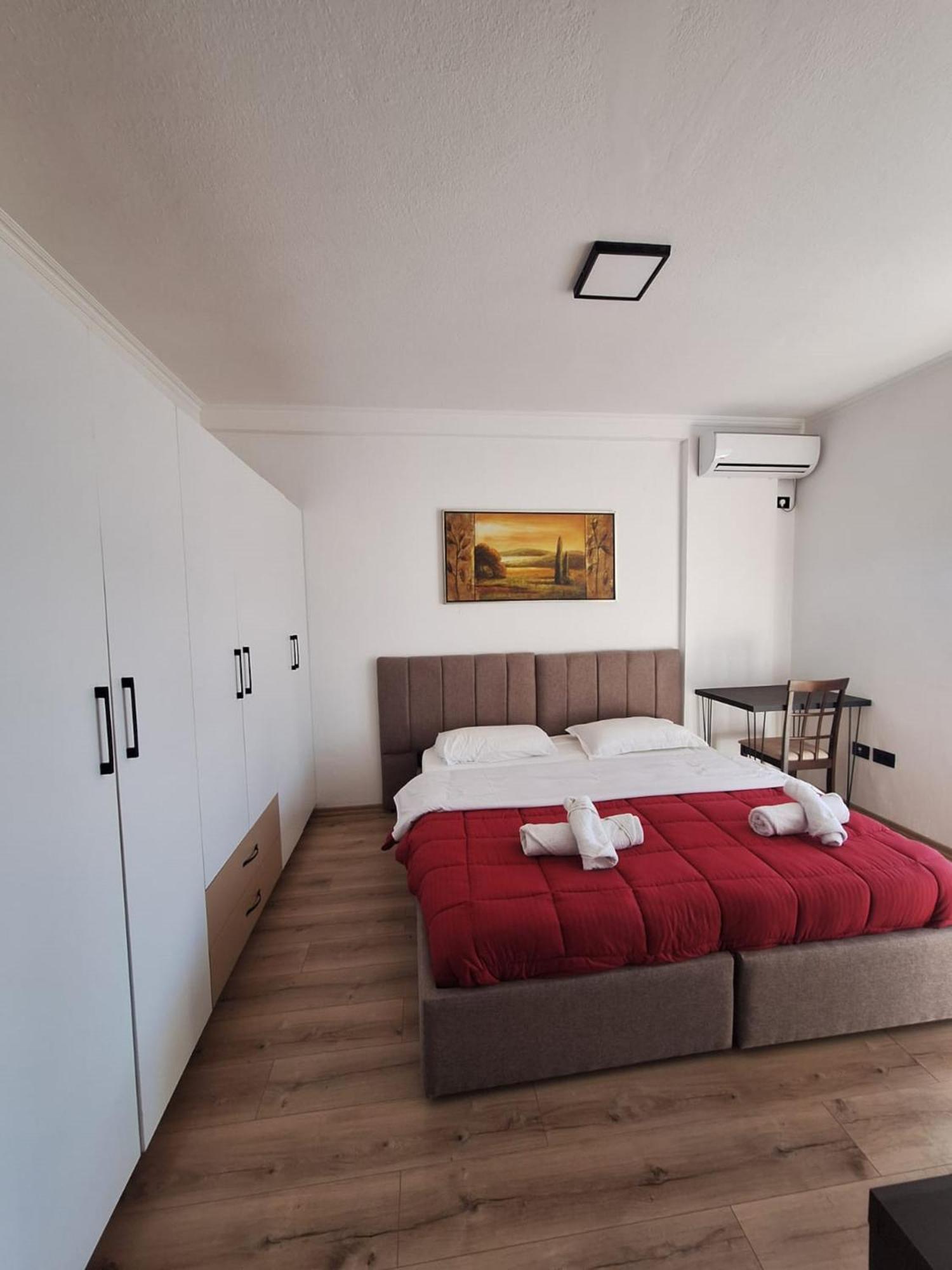Albania Apartment Near Tirana City Center Double Or Twin Bed מראה חיצוני תמונה